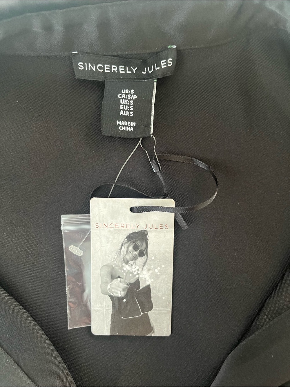 Sincerly Jules Black Sleeveless Satin Tie-Front Blouse Size Small - Picture 5 of 8